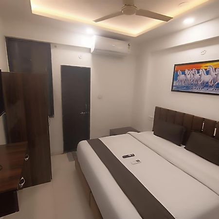 Hotel Kiwi Inn Vijaynagar Scheme 78 Indore Zewnętrze zdjęcie