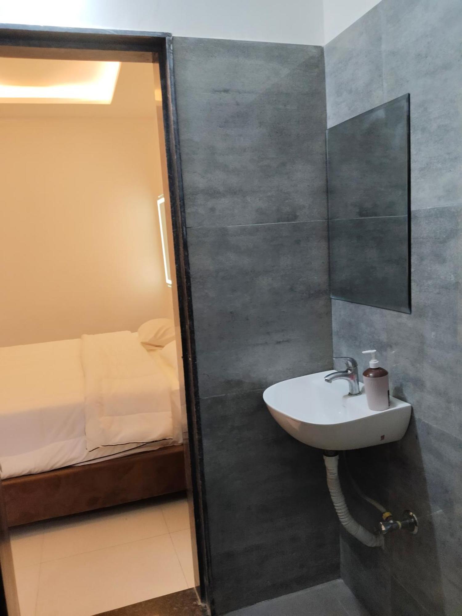 Hotel Kiwi Inn Vijaynagar Scheme 78 Indore Zewnętrze zdjęcie