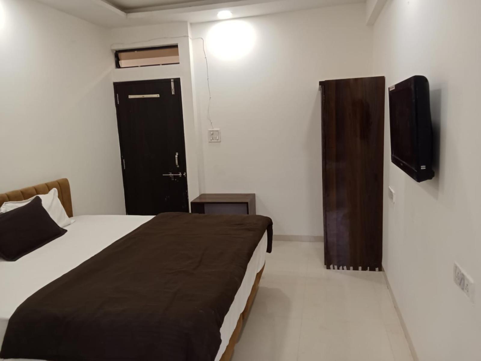 Hotel Kiwi Inn Vijaynagar Scheme 78 Indore Zewnętrze zdjęcie