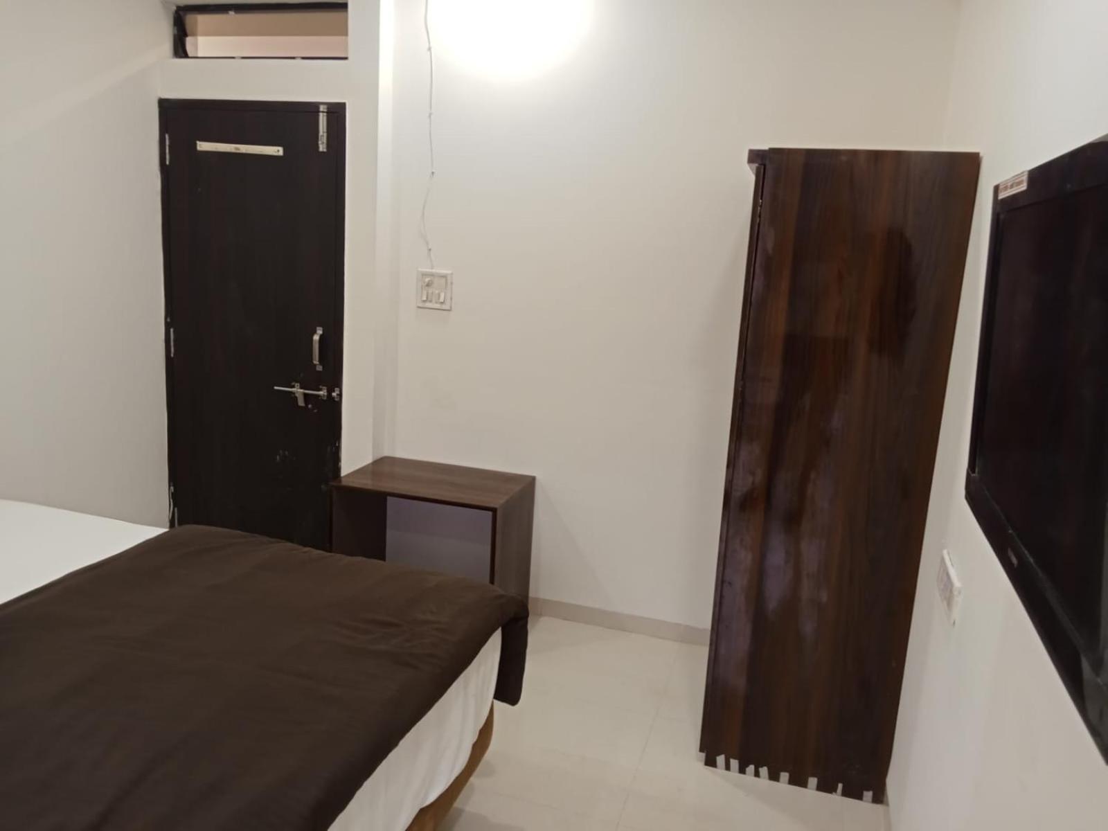 Hotel Kiwi Inn Vijaynagar Scheme 78 Indore Zewnętrze zdjęcie