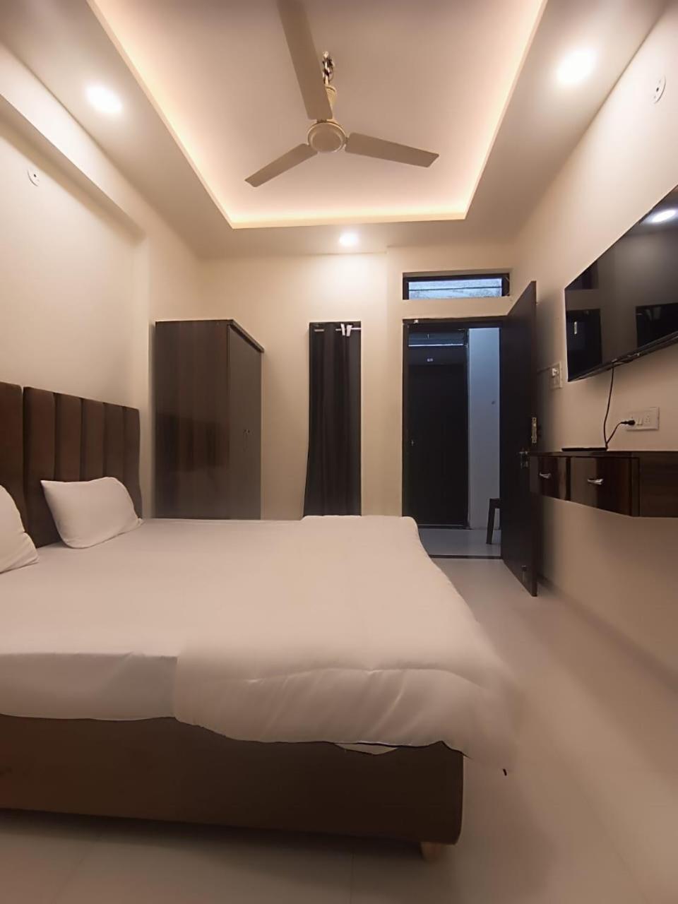 Hotel Kiwi Inn Vijaynagar Scheme 78 Indore Zewnętrze zdjęcie