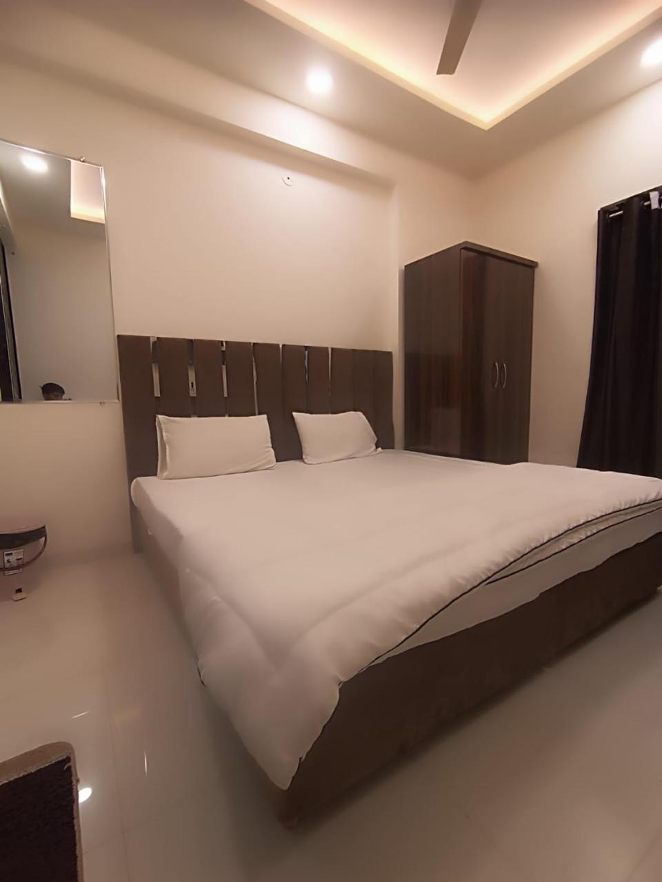 Hotel Kiwi Inn Vijaynagar Scheme 78 Indore Zewnętrze zdjęcie