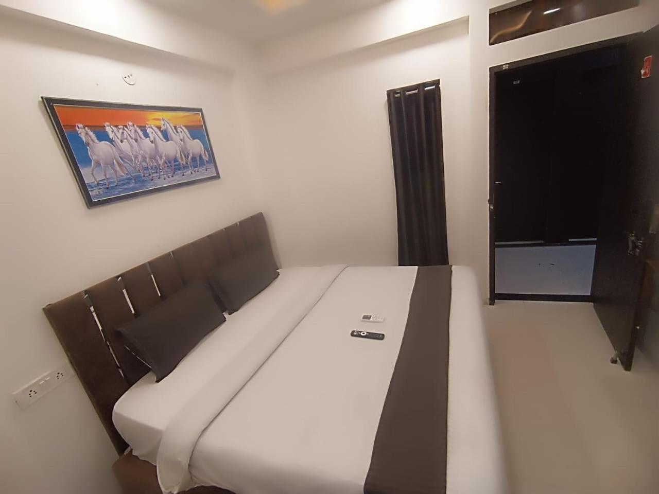 Hotel Kiwi Inn Vijaynagar Scheme 78 Indore Zewnętrze zdjęcie