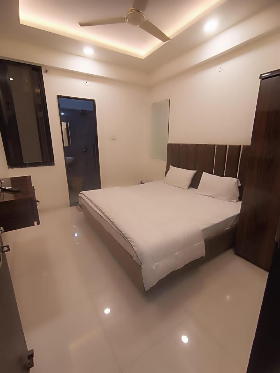 Hotel Kiwi Inn Vijaynagar Scheme 78 Indore Zewnętrze zdjęcie
