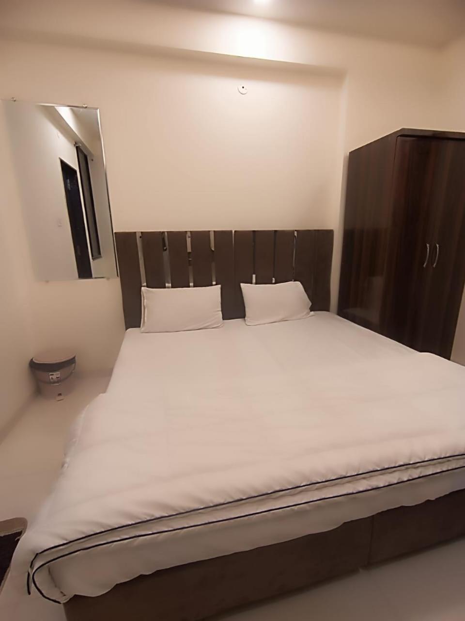 Hotel Kiwi Inn Vijaynagar Scheme 78 Indore Zewnętrze zdjęcie