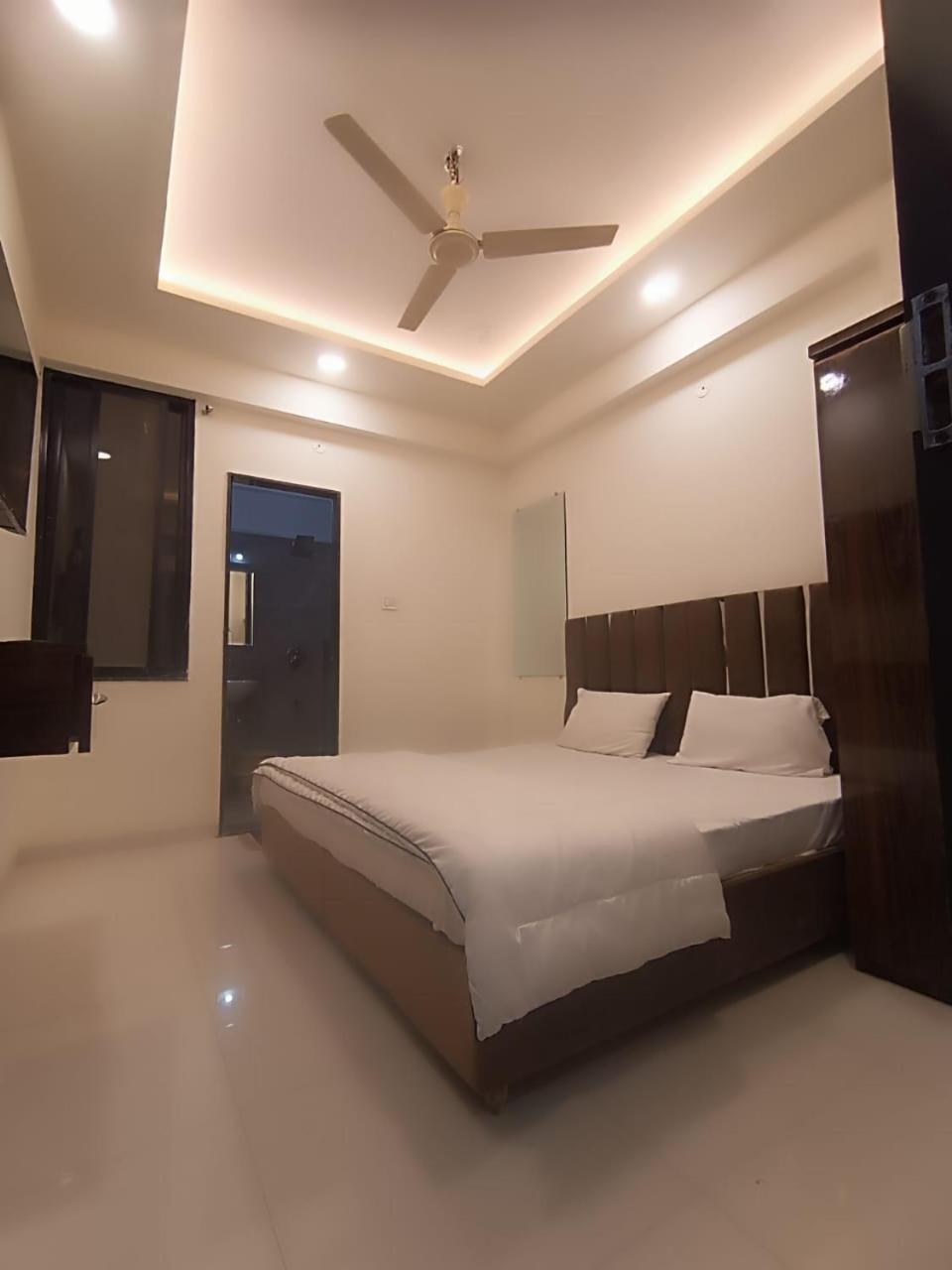 Hotel Kiwi Inn Vijaynagar Scheme 78 Indore Zewnętrze zdjęcie