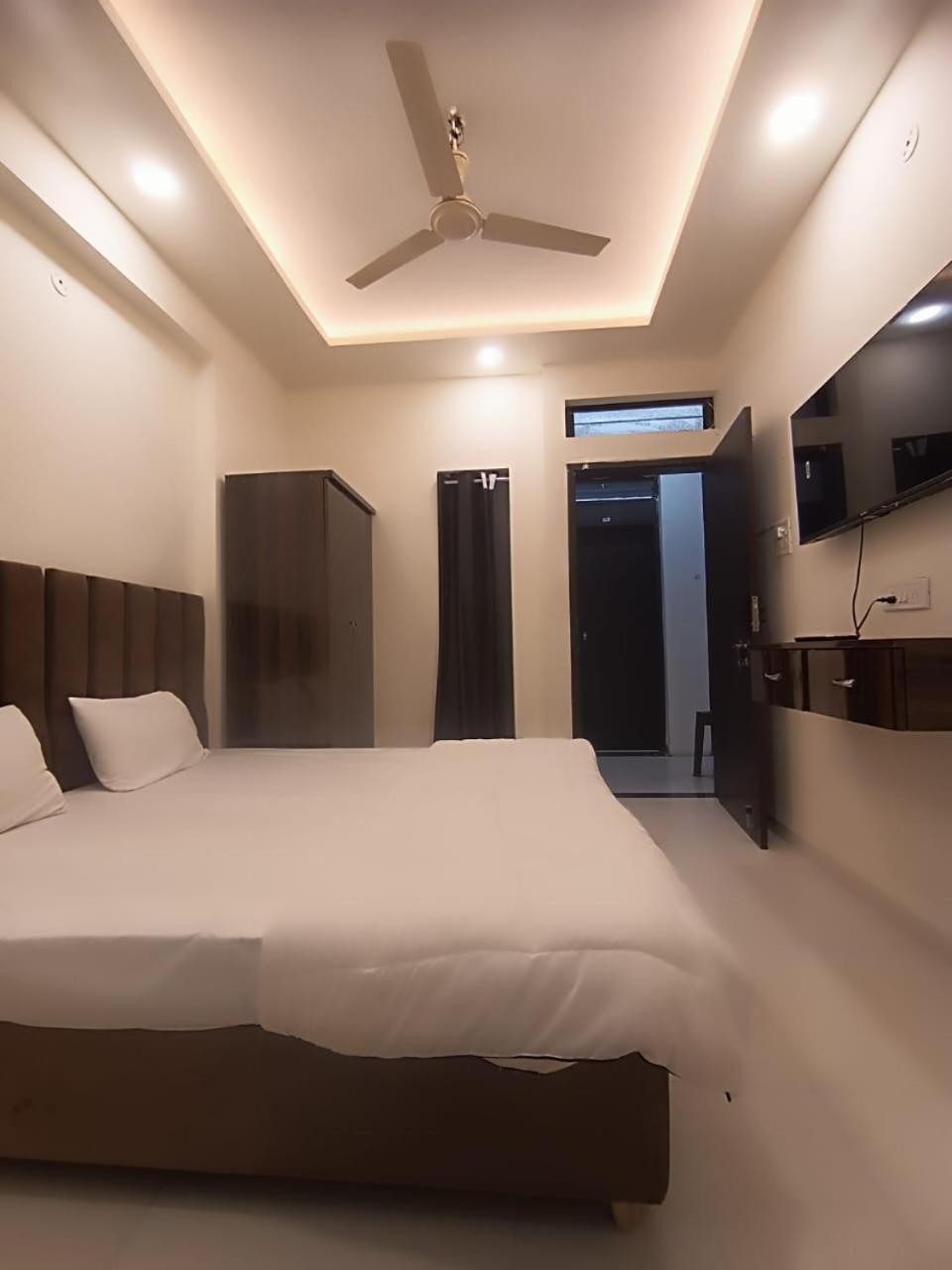 Hotel Kiwi Inn Vijaynagar Scheme 78 Indore Zewnętrze zdjęcie