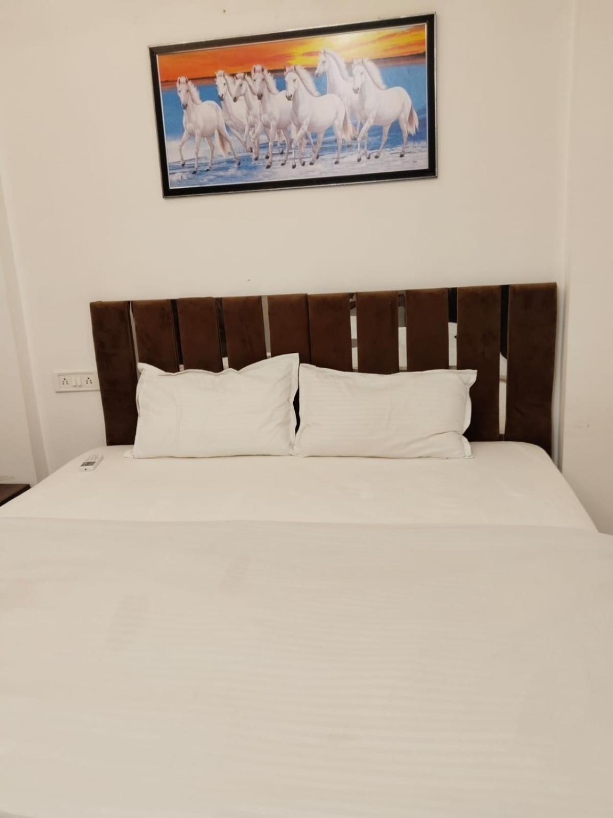 Hotel Kiwi Inn Vijaynagar Scheme 78 Indore Zewnętrze zdjęcie