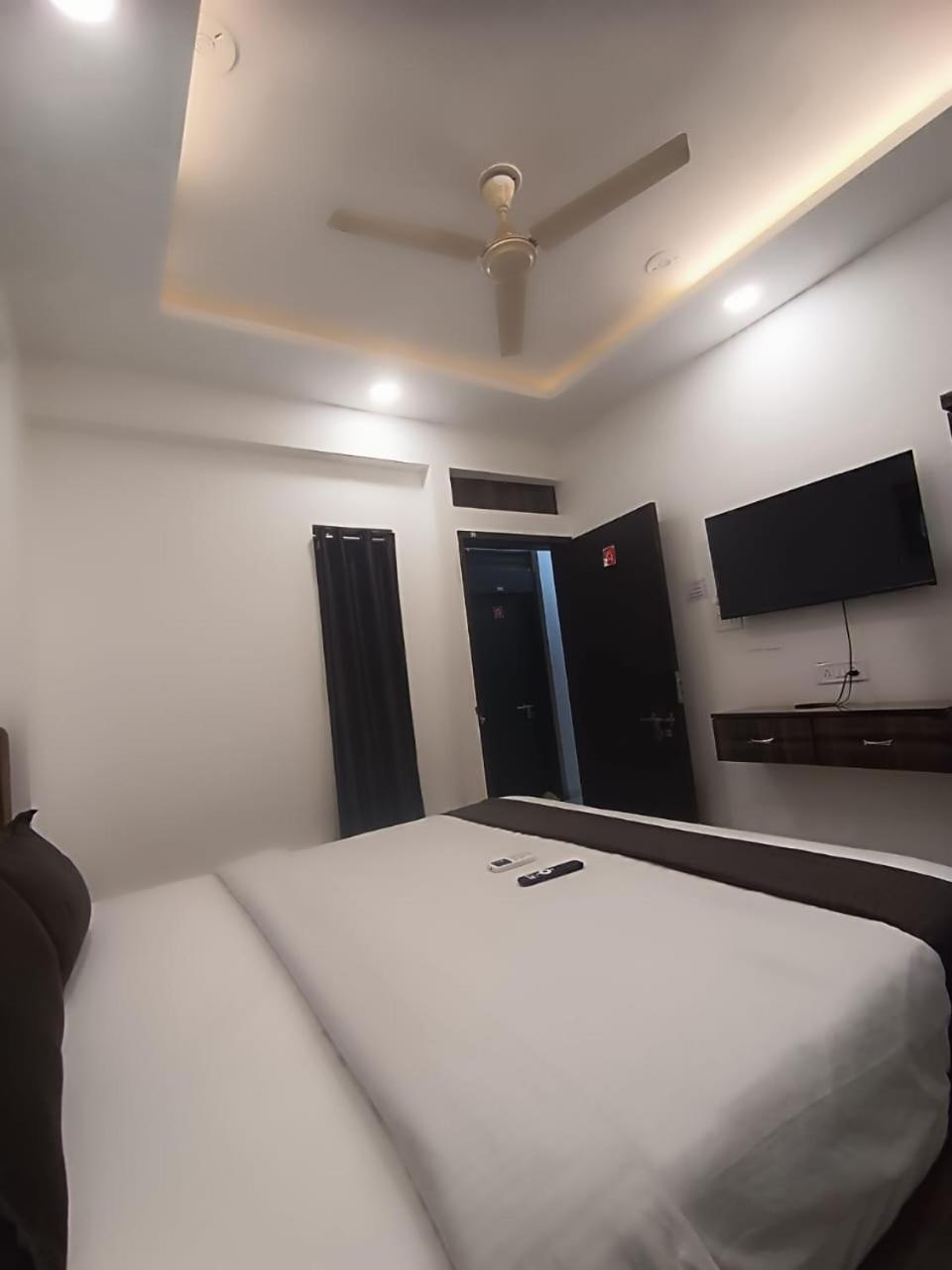 Hotel Kiwi Inn Vijaynagar Scheme 78 Indore Zewnętrze zdjęcie