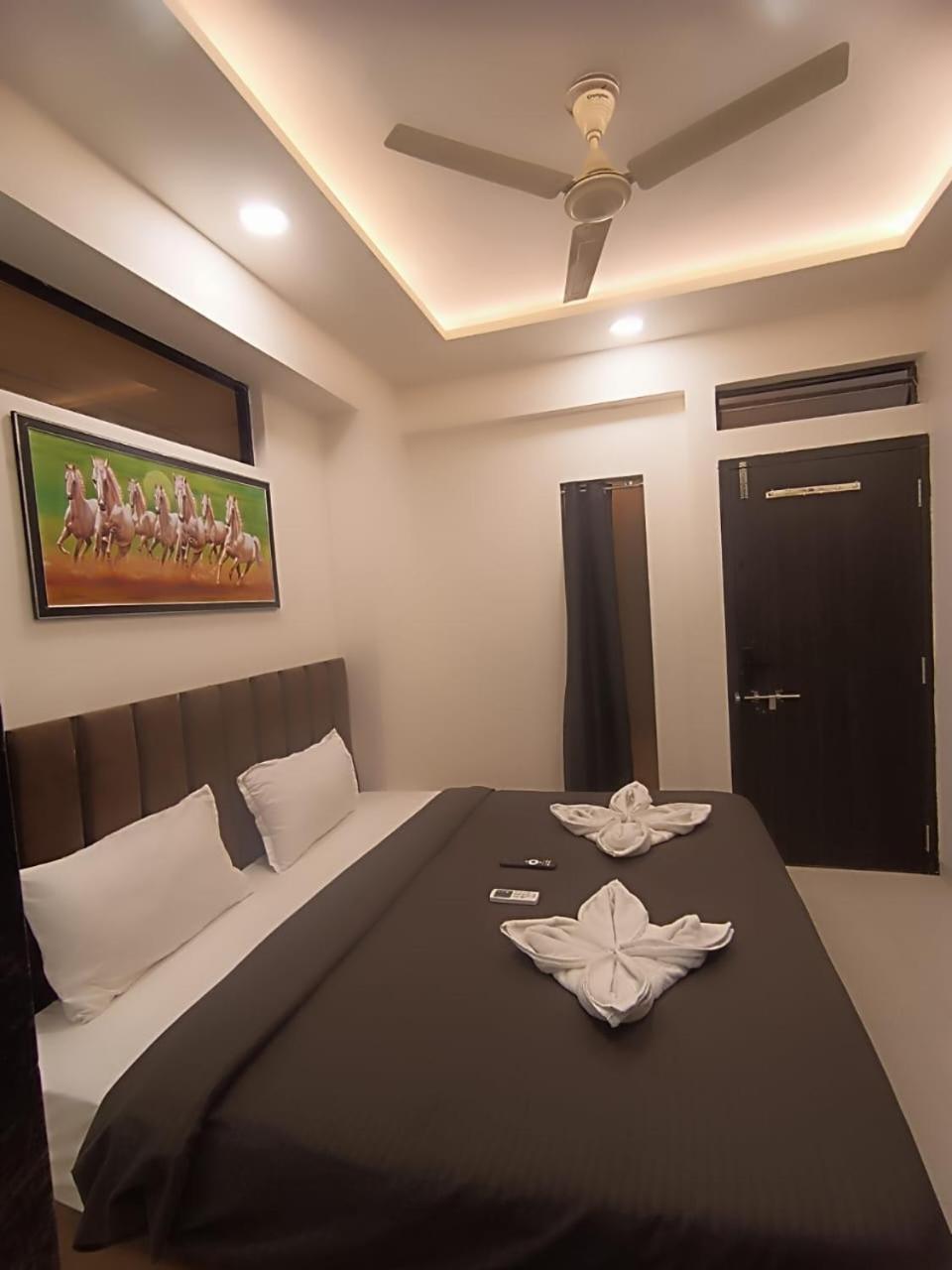 Hotel Kiwi Inn Vijaynagar Scheme 78 Indore Zewnętrze zdjęcie