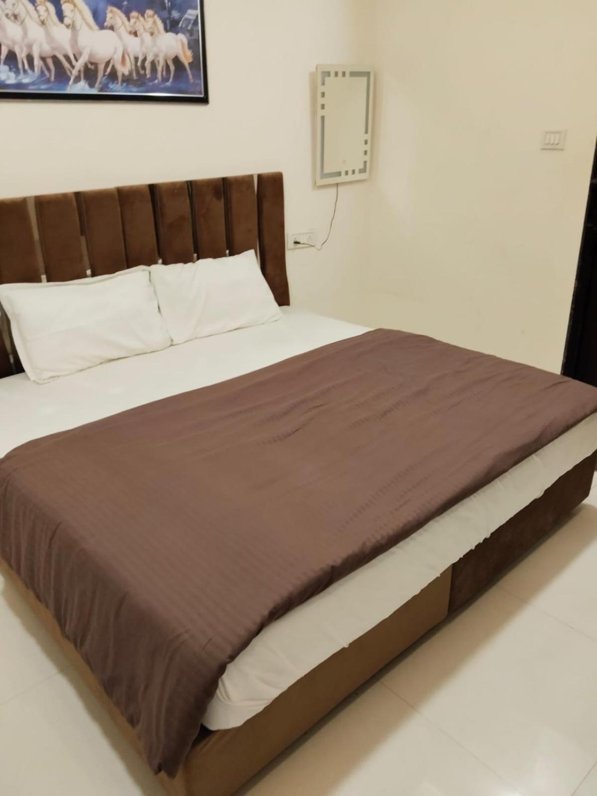Hotel Kiwi Inn Vijaynagar Scheme 78 Indore Zewnętrze zdjęcie